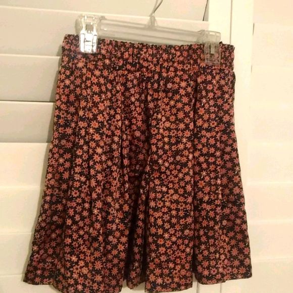 UNIQLO pink flowy satin floral shorts, size S - Picture 4 of 4